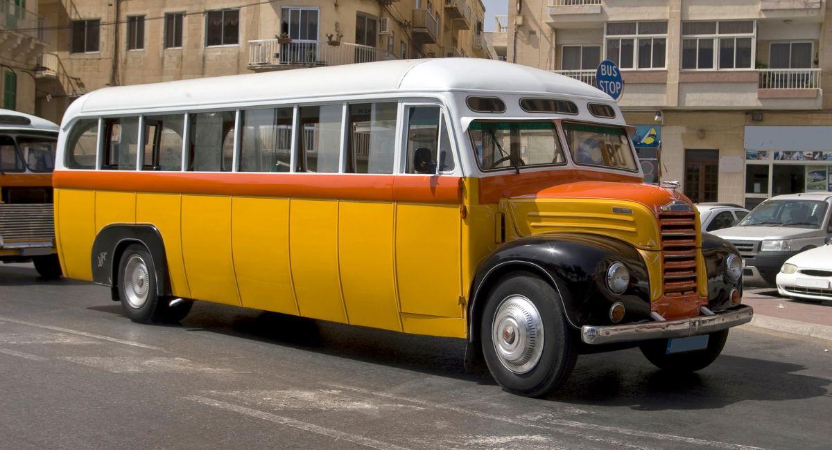malte transports bus voiture